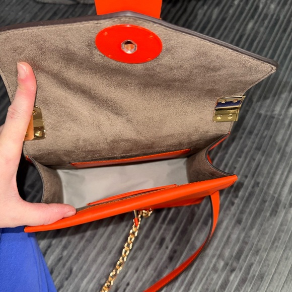 Michael Kors Vibrant Orange Crossbody with Gold Chain - Picture 3 of 4
